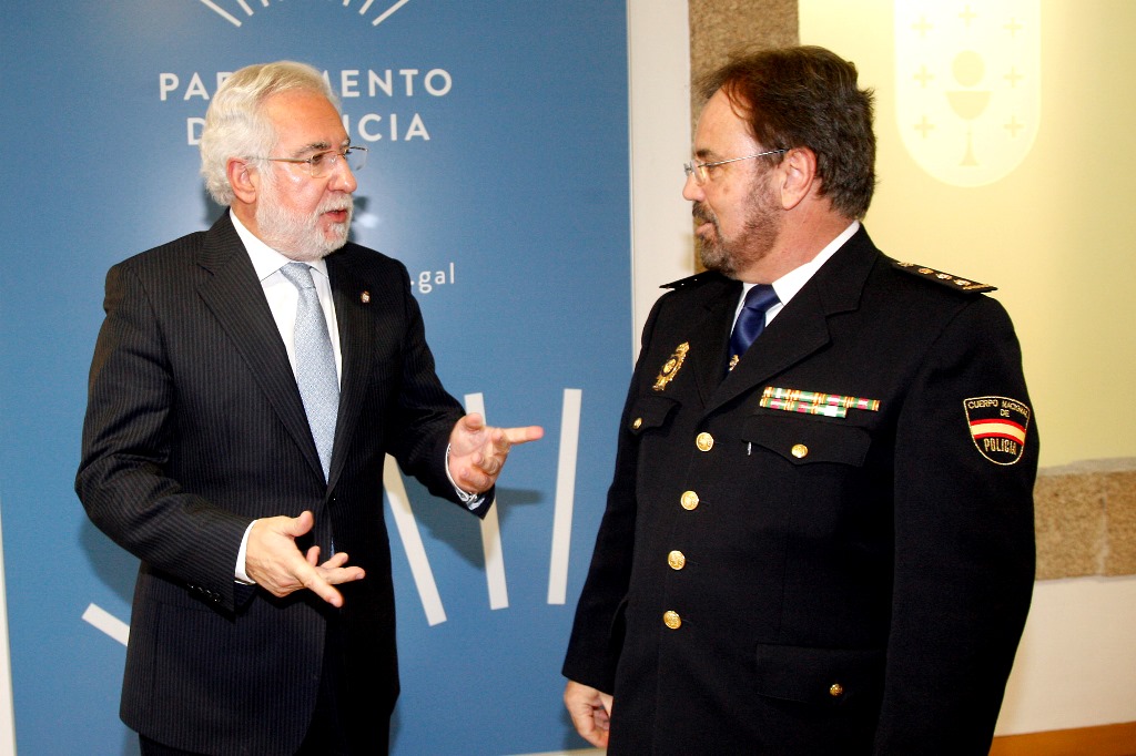 O comisario Xefe da Policía Nacional en Santiago efectúa unha visita protocolaria ao presidente do Parlamento